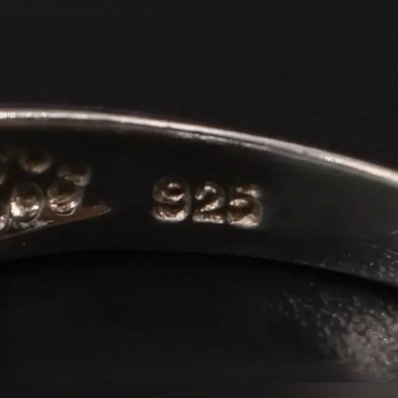 VINTAGE Green Jade Cobochan Bar  Ring - Sterling Silver (marked 925) Size 9.5 - Picture 4 of 4